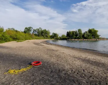 Wide sandy shoreline at Bluffer’s Park Beach