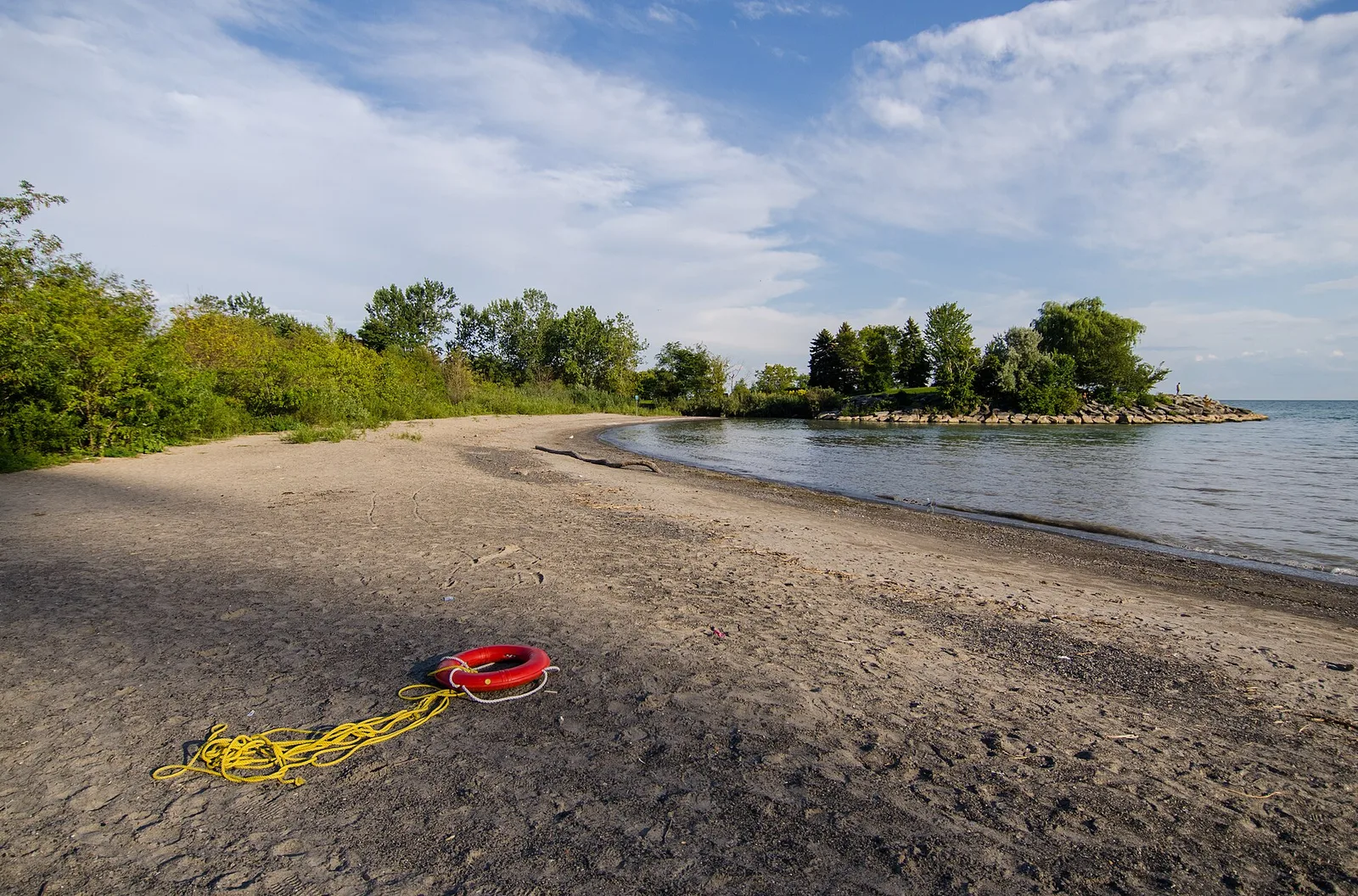 Wide sandy shoreline at Bluffer’s Park Beach