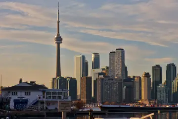 Toronto Islands shoreline, boats and homes with the downtown skyline behind them