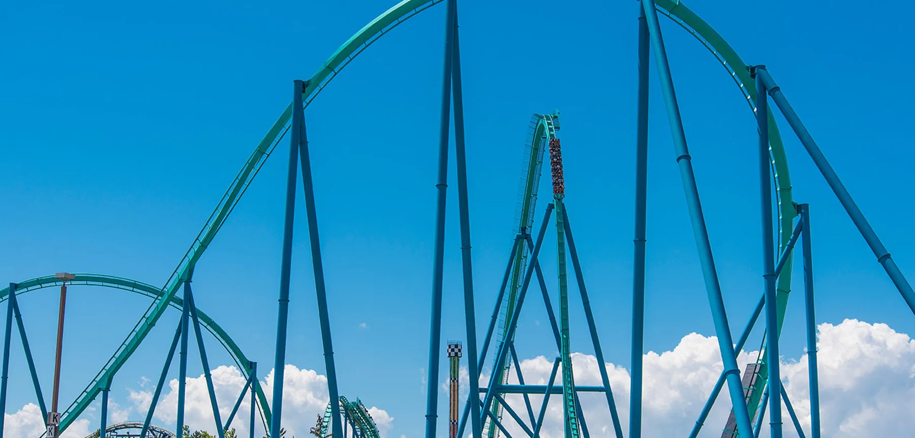 Leviathan's tall blue track at Canada's Wonderland