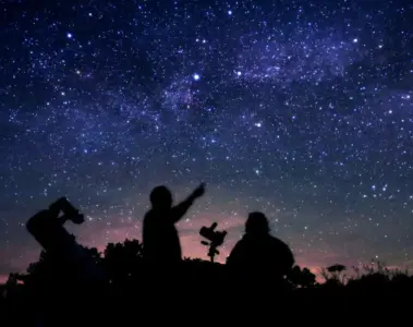 People using telescopes under a star-filled Ontario sky