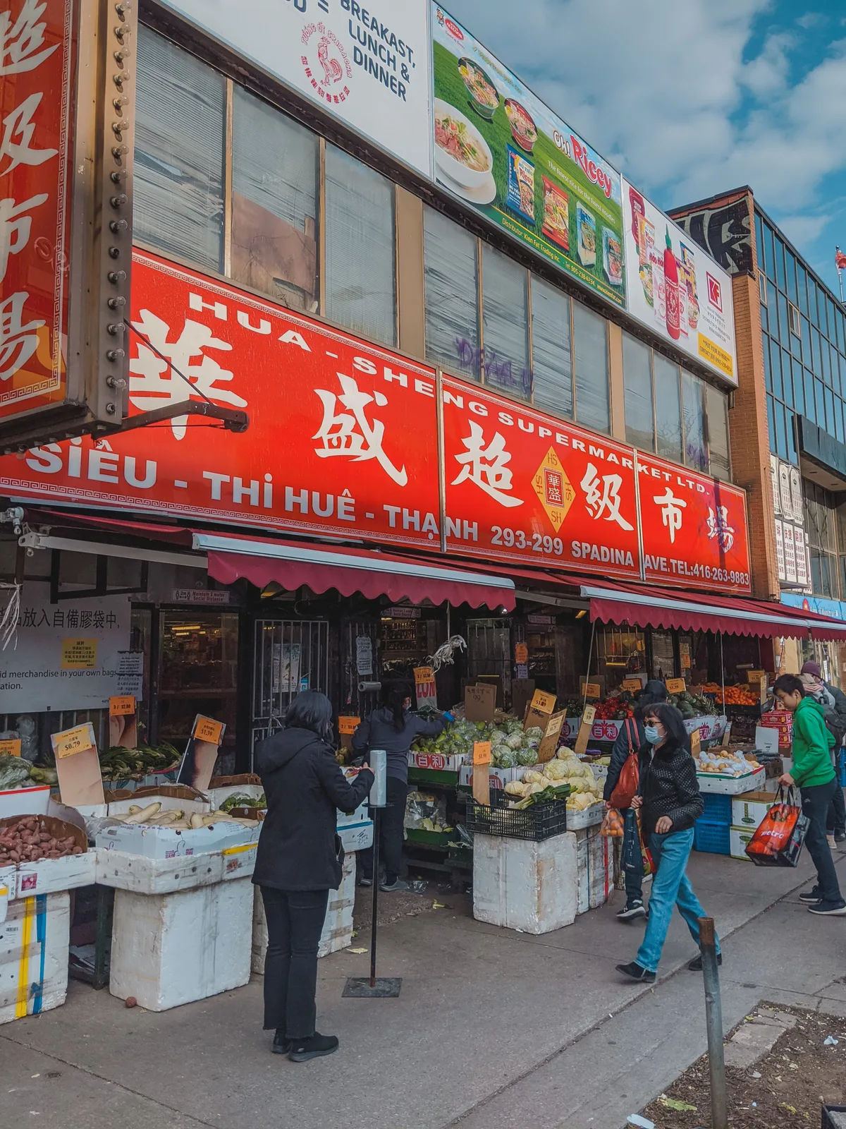 Hua Sheng Supermarket storefront on Spadina Avenue