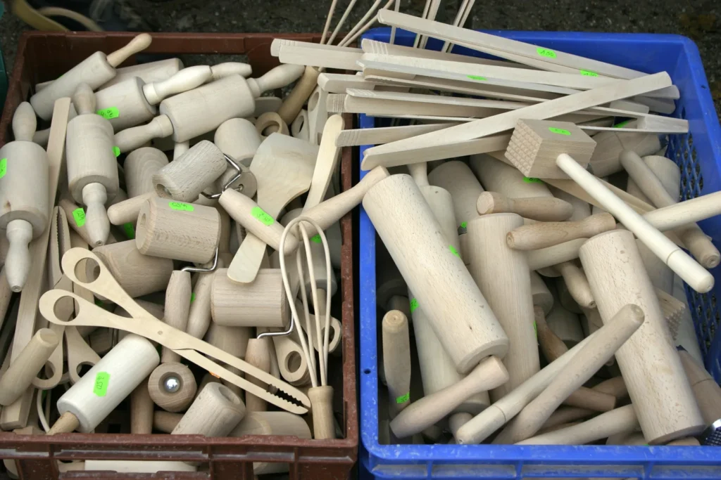 Wooden spoons and other kitchen utensils arranged together