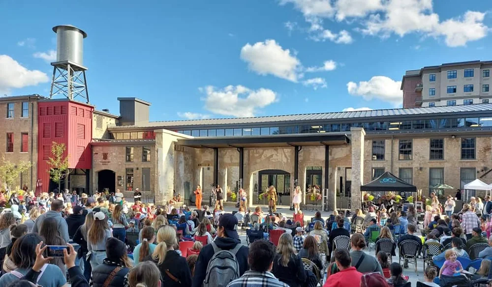 An outdoor audience in Cambridge’s Gaslight District