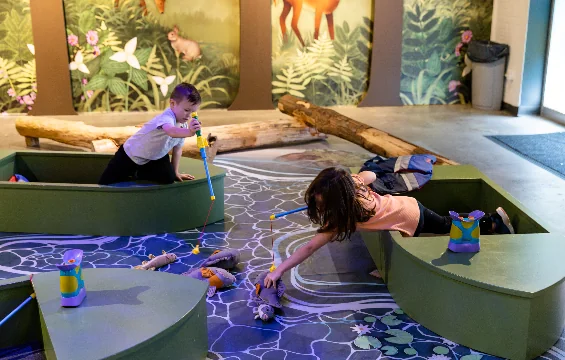 Children playing with toy boats and fish in Kidspark at the Science Centre’s Harbourfront location
