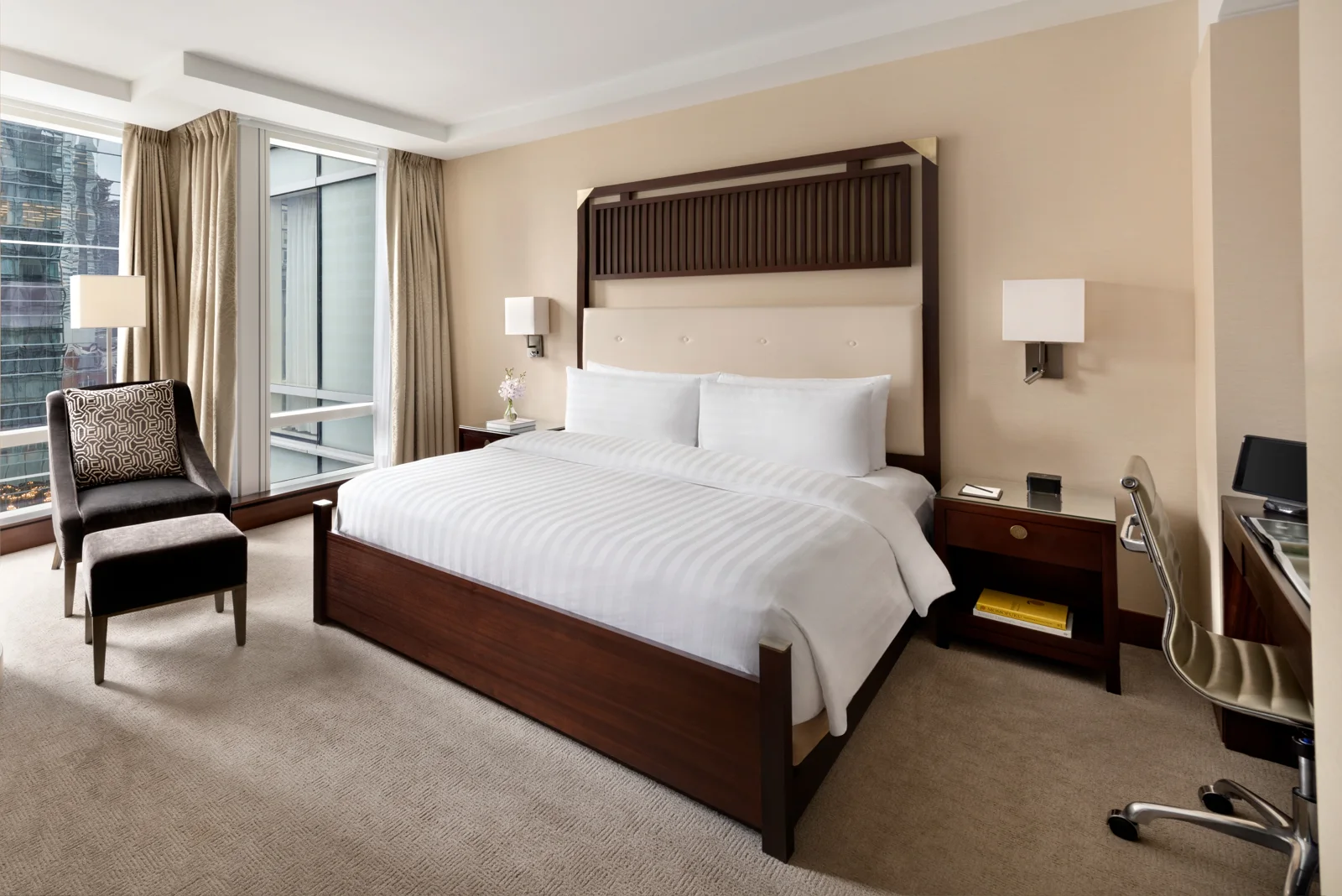 A Deluxe King room at Shangri-La Toronto