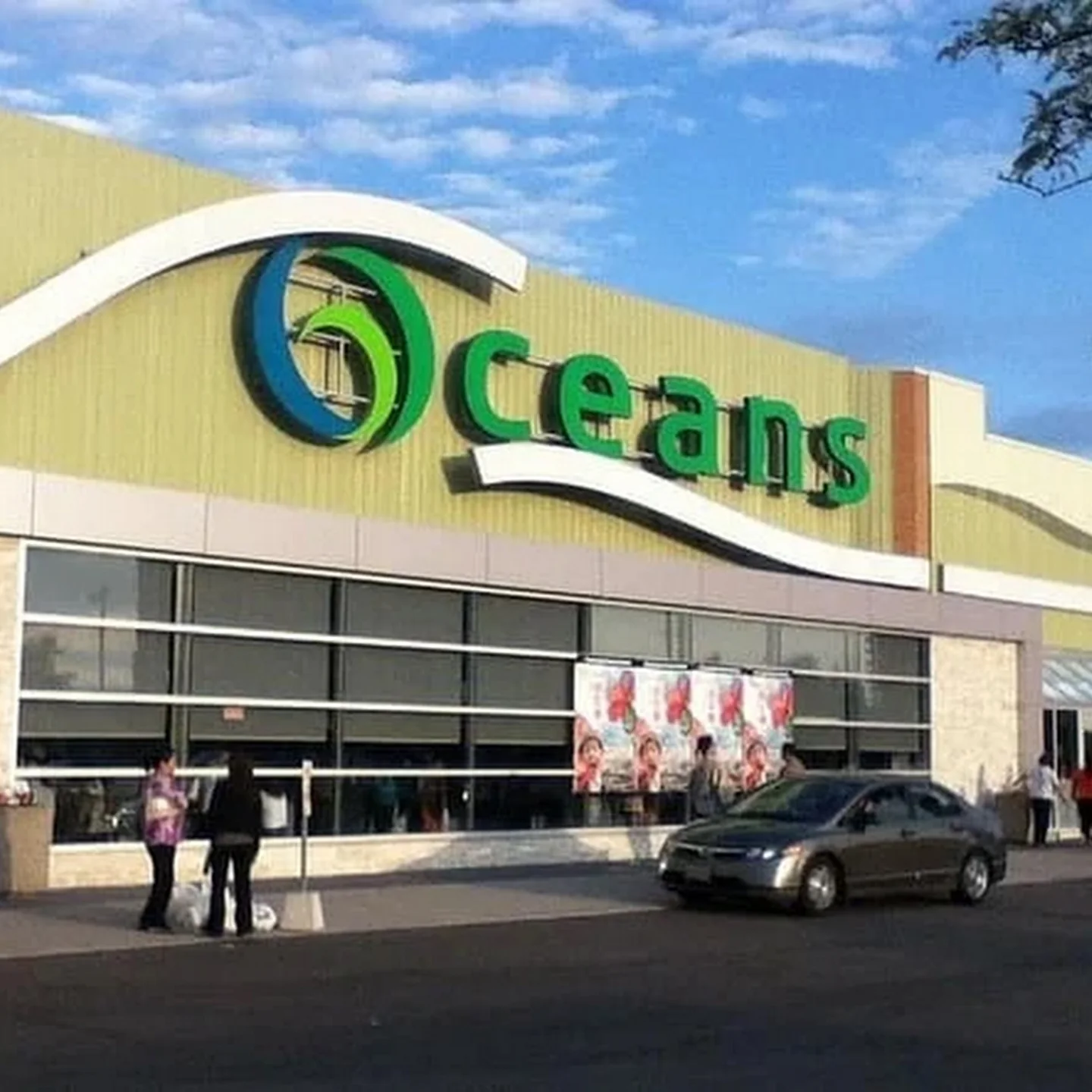 Oceans Fresh Food Market’s entrance at its Hurontario Street location
