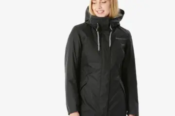 Woman wearing the black NH 500 winter jacket
