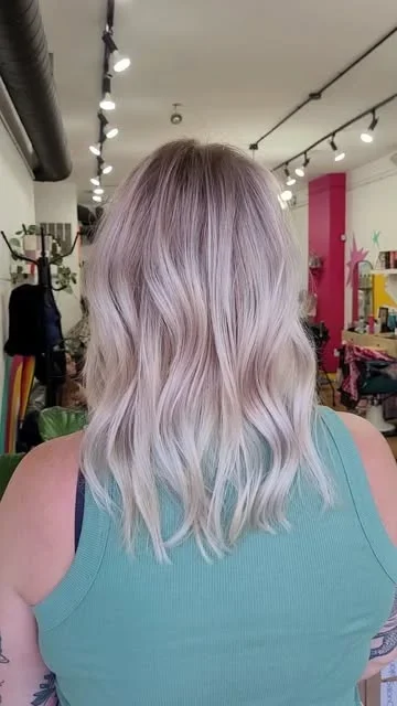 Pale blonde waves shared on LES Studio’s profile.