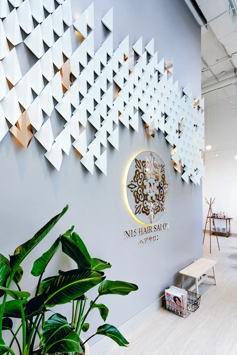 Decorative wall with folded-paper shapes on N15’s website.