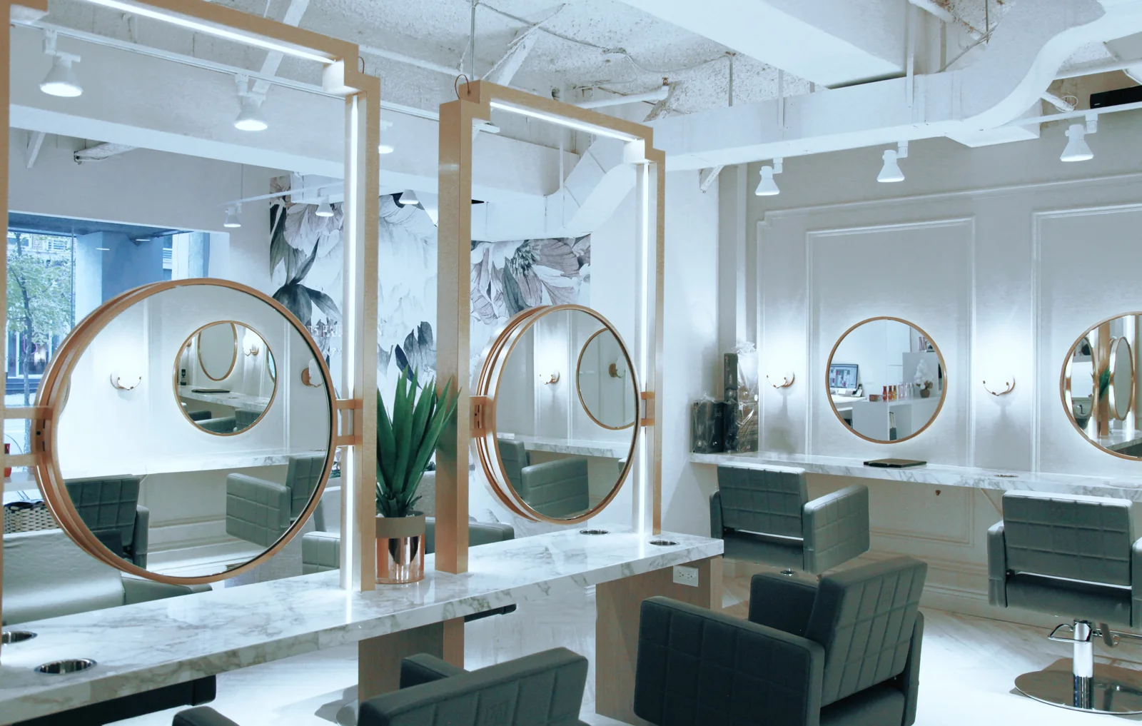Round mirrors, black chairs and bright white walls inside N15.