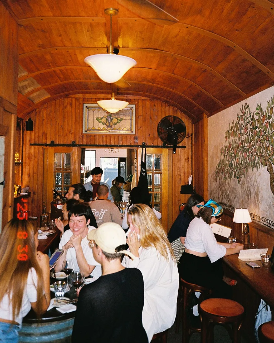 People at Bar Raton Laveur