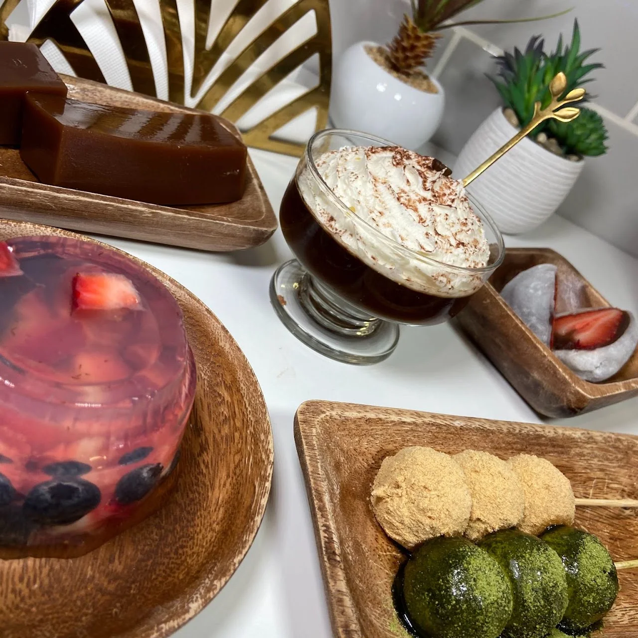 Drinks and desserts on a table in Lait Night photography